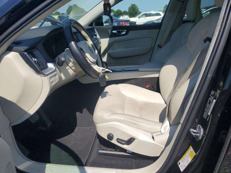 2020 VOLVO XC60 T5 MOMENTUM — Фото 7 из 13