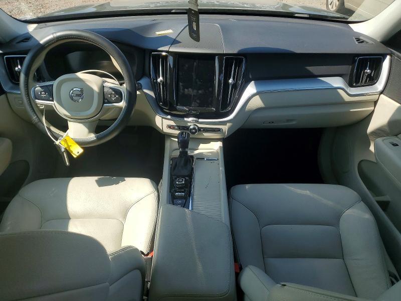 2020 VOLVO XC60 T5 MOMENTUM — Фото 8 из 13