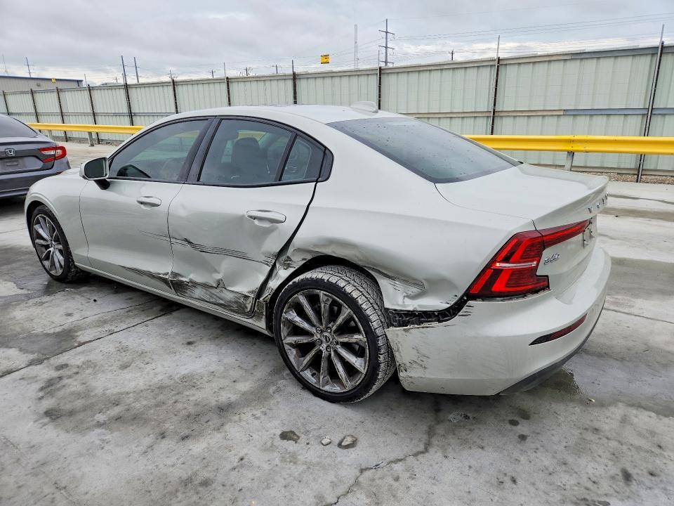2020 VOLVO S60 T5 MOMENTUM — Фото 2 из 12