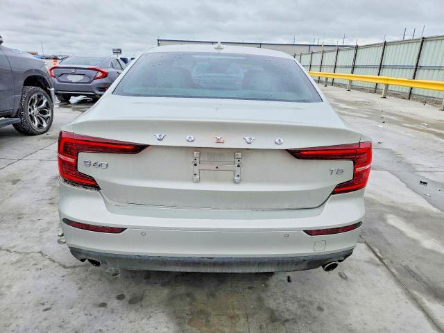 2020 VOLVO S60 T5 MOMENTUM — Фото 6 из 12