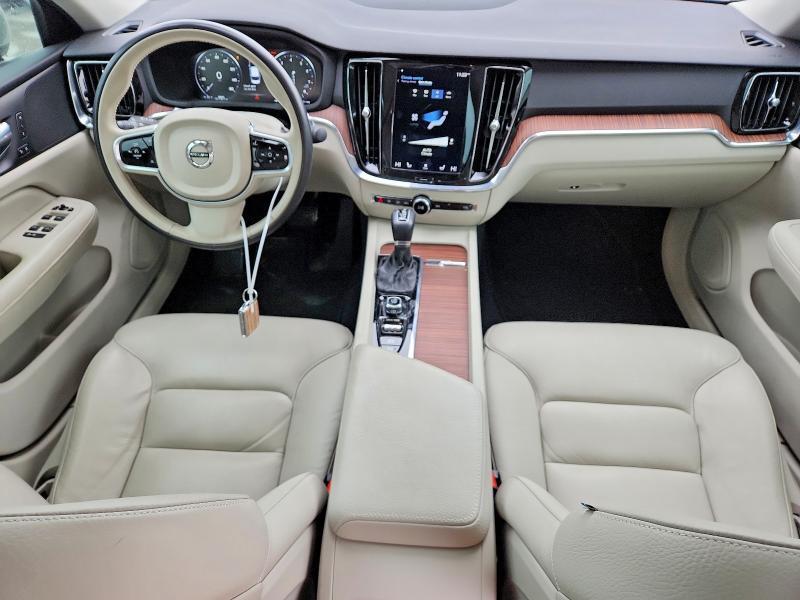 2020 VOLVO S60 T5 MOMENTUM — Фото 8 из 12