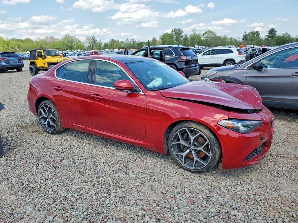 2019 ALFA ROMEO GIULIA TI — Фото 4 из 12