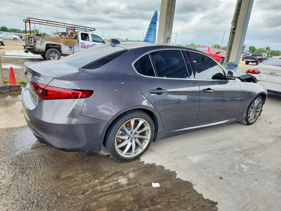 2019 ALFA ROMEO GIULIA — Фото 3 из 12