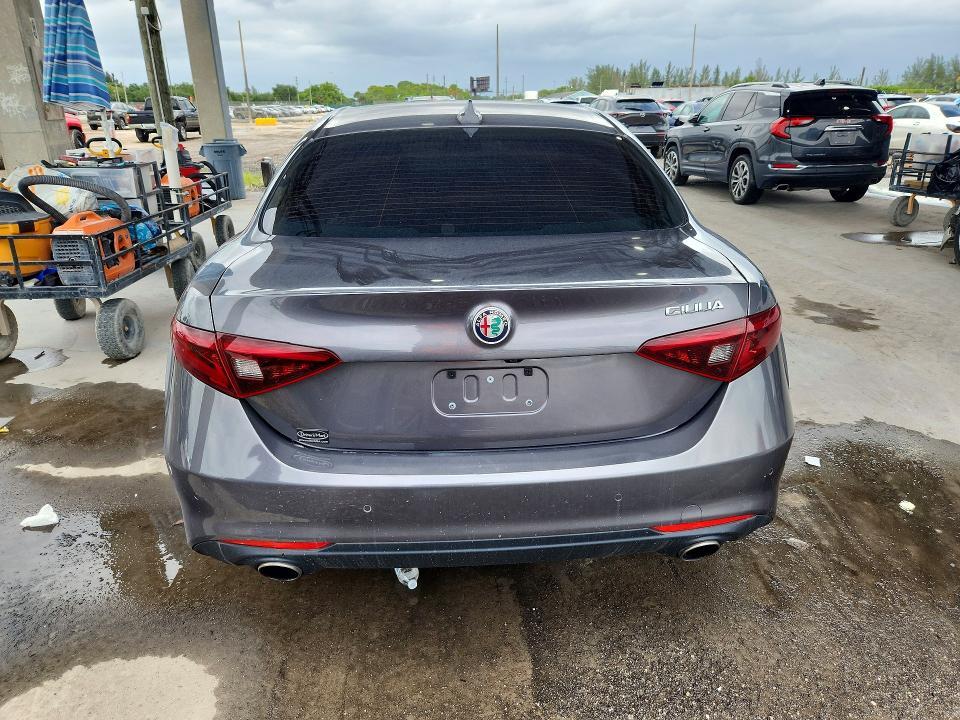 2019 ALFA ROMEO GIULIA — Фото 6 из 12