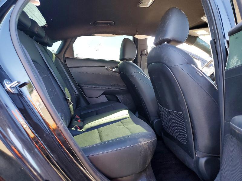 2024 KIA FORTE GT LINE — Фото 10 из 13
