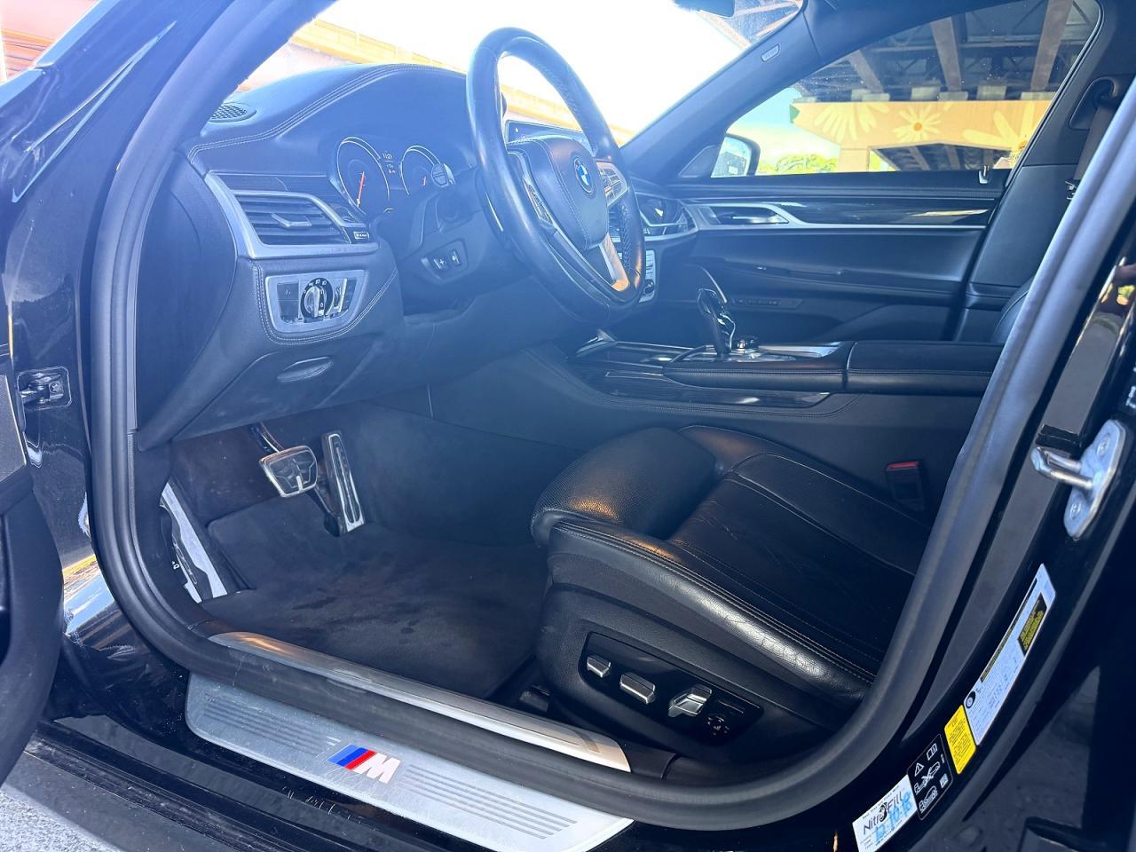 2019 BMW 750 XI — Фото 10 из 15