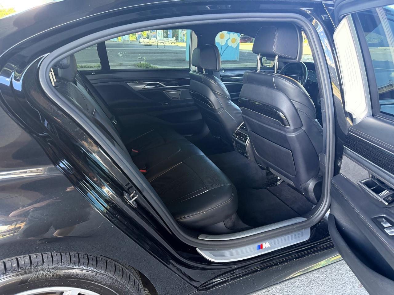 2019 BMW 750 XI — Фото 11 из 15