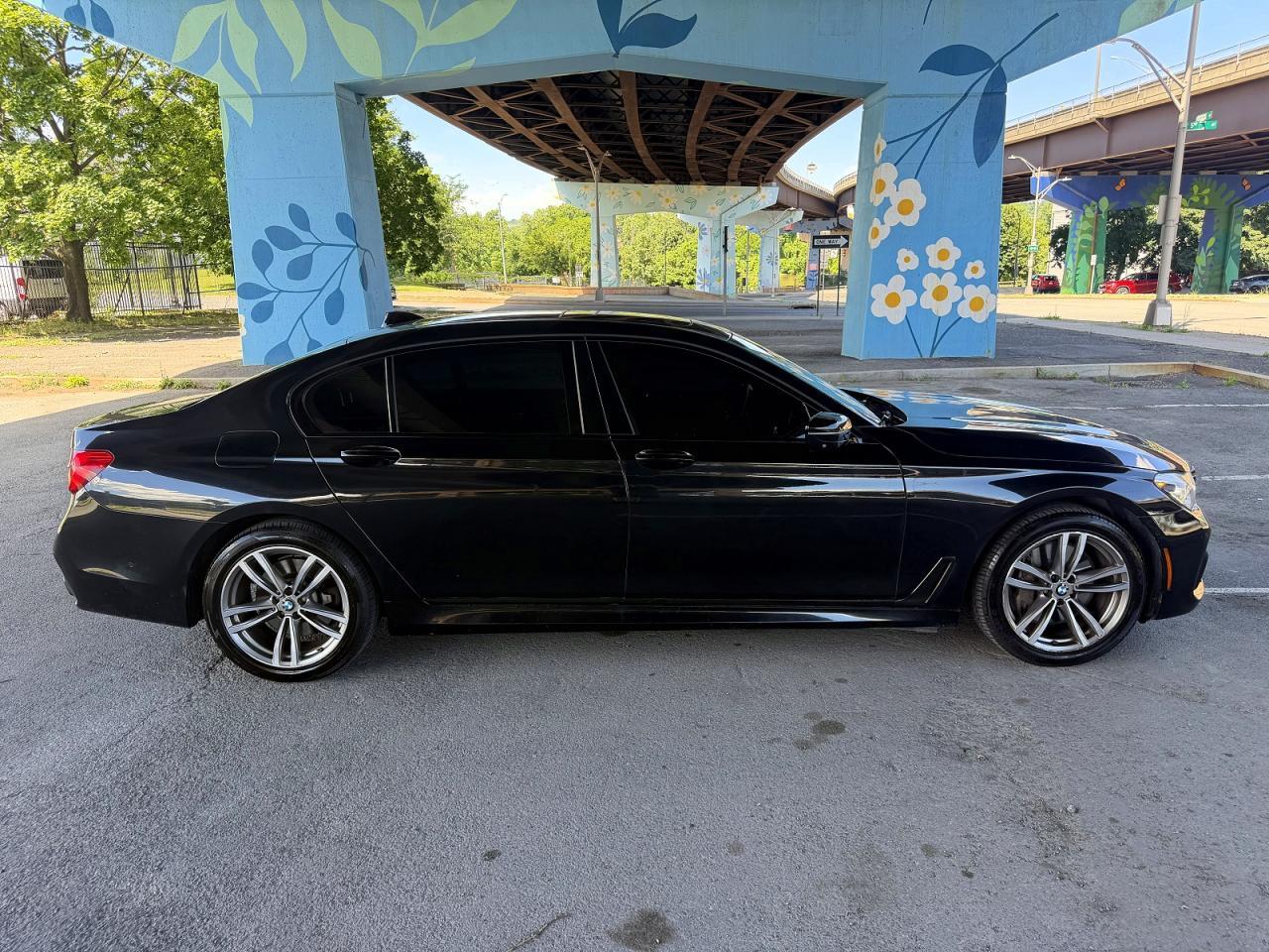 2019 BMW 750 XI — Фото 15 из 15