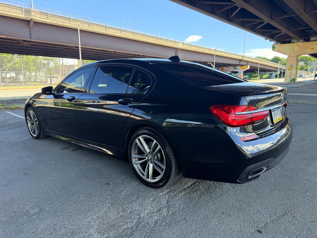 2019 BMW 750 XI — Фото 3 из 15