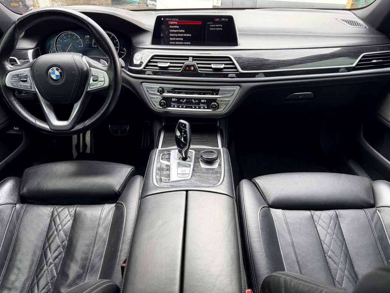 2019 BMW 750 XI — Фото 7 из 15