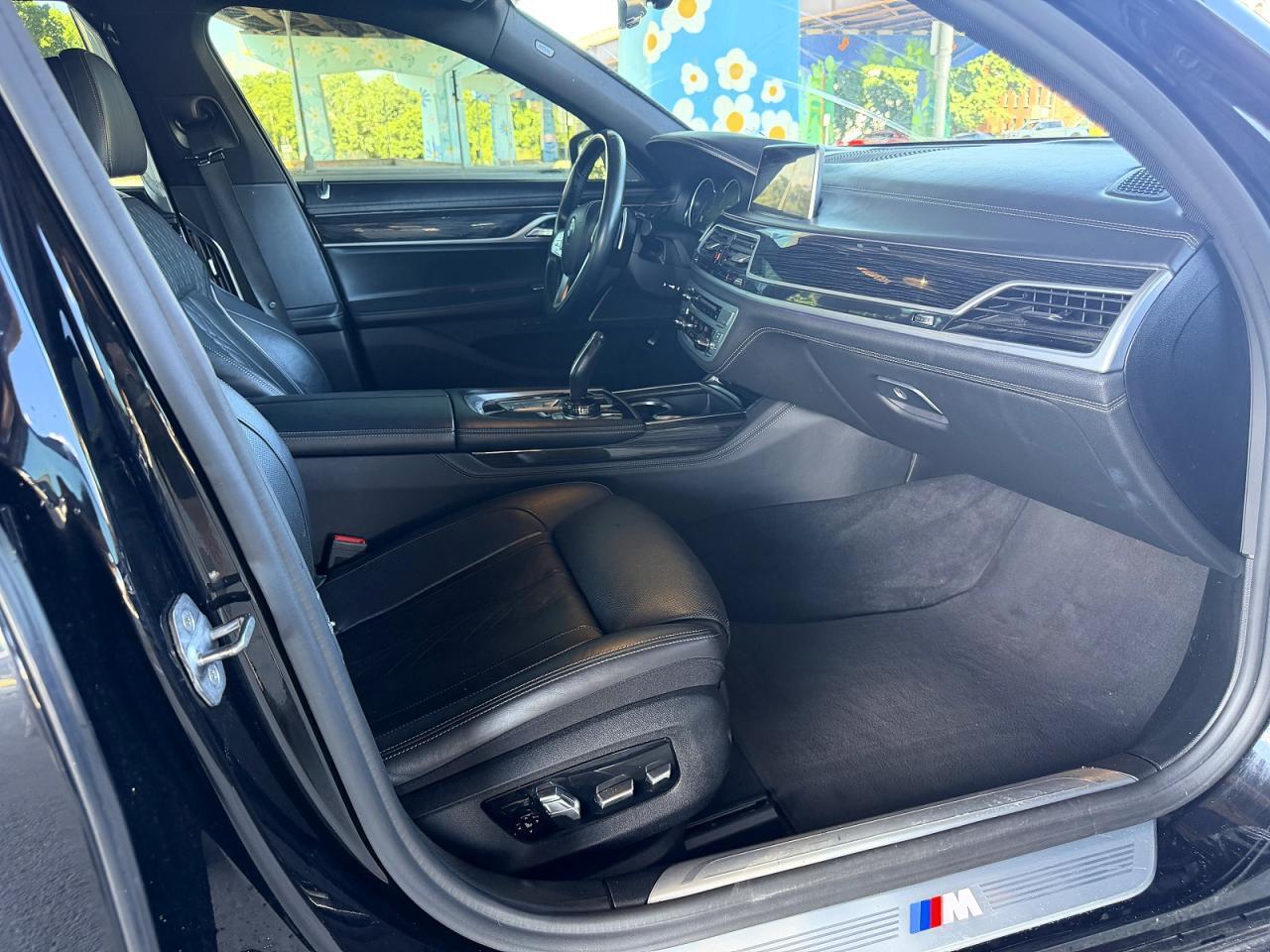 2019 BMW 750 XI — Фото 9 из 15