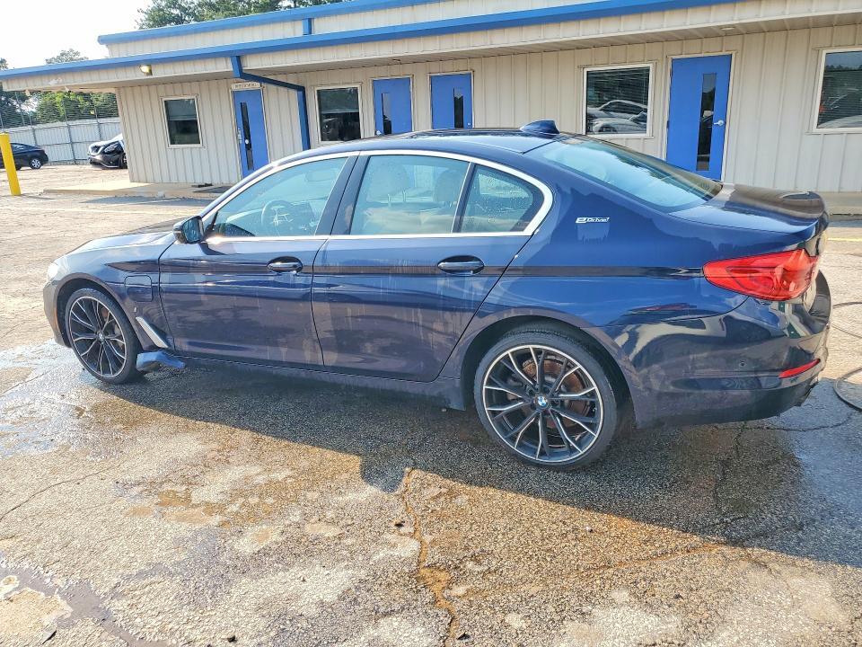 2019 BMW 530XE — Фото 2 из 12