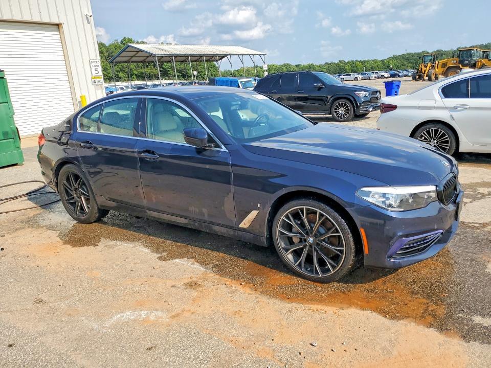 2019 BMW 530XE — Фото 4 из 12