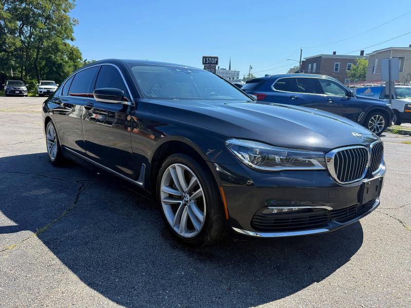 2018 BMW 750 XI — Фото 4 из 12