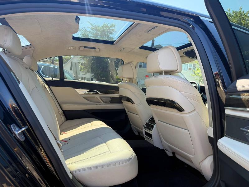 2018 BMW 750 XI — Фото 5 из 12