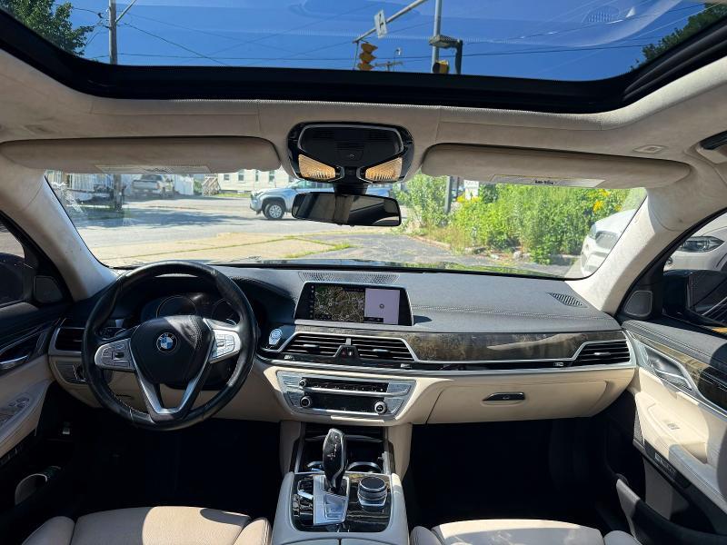 2018 BMW 750 XI — Фото 6 из 12