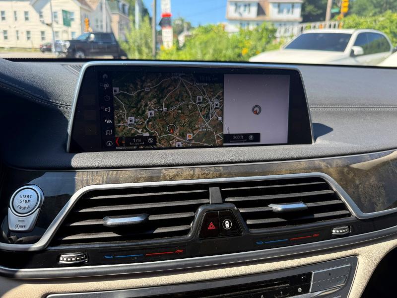 2018 BMW 750 XI — Фото 9 из 12