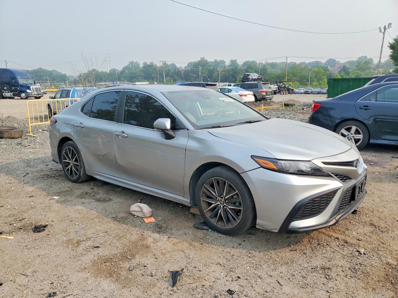 2022 TOYOTA CAMRY SE — Фото 4 из 12