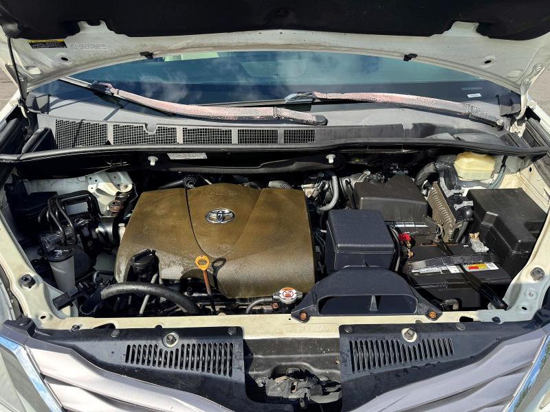 2017 TOYOTA SIENNA XLE 7-PASSENGER — Фото 11 из 13