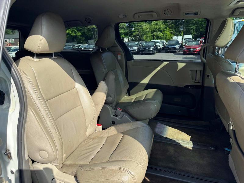 2017 TOYOTA SIENNA XLE 7-PASSENGER — Фото 12 из 13