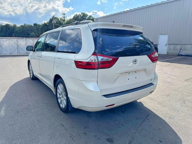2017 TOYOTA SIENNA XLE 7-PASSENGER — Фото 2 из 13