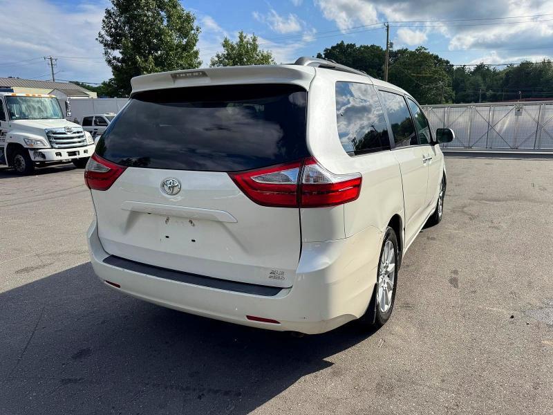 2017 TOYOTA SIENNA XLE 7-PASSENGER — Фото 3 из 13