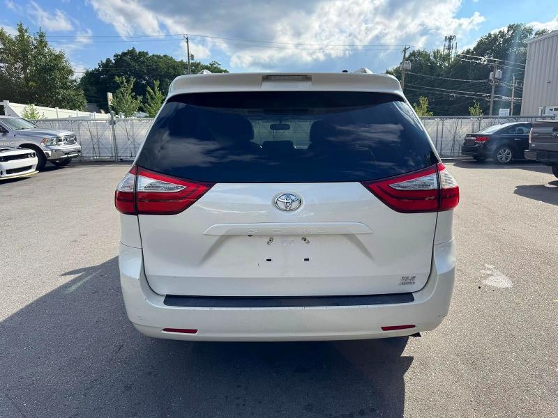 2017 TOYOTA SIENNA XLE 7-PASSENGER — Фото 5 из 13
