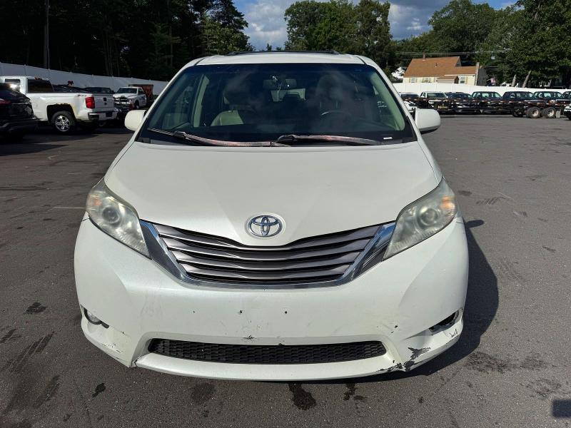 2017 TOYOTA SIENNA XLE 7-PASSENGER — Фото 6 из 13