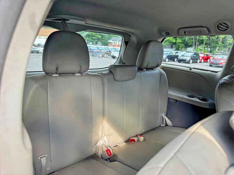 2017 TOYOTA SIENNA XLE 7-PASSENGER — Фото 8 из 13