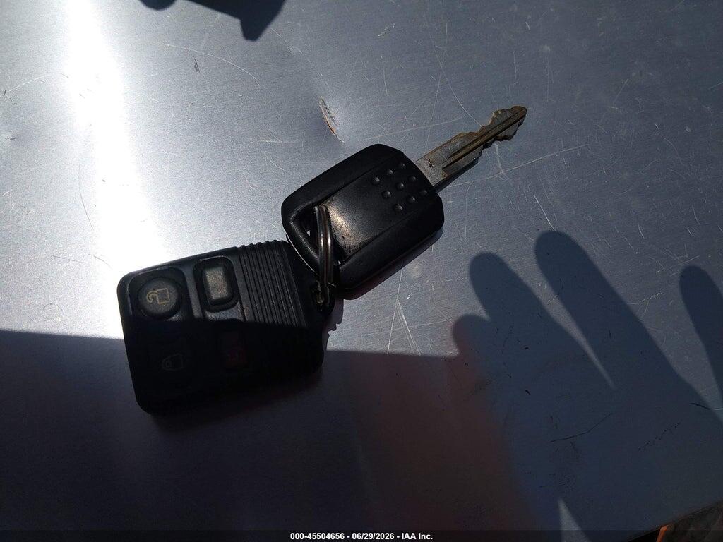 2MEFM75V28X623353 2008 MERCURY GRAND MARQUIS photo no. 11