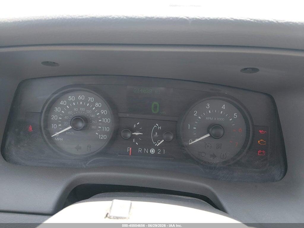 2MEFM75V28X623353 2008 MERCURY GRAND MARQUIS photo no. 7
