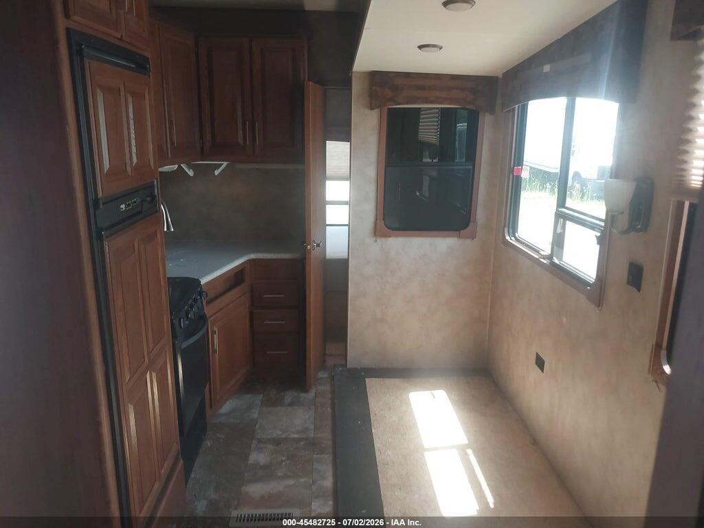 4V0FC3122EE013075 2014 CROSSROADS CROWN COACH CRUISER PA photo no. 8