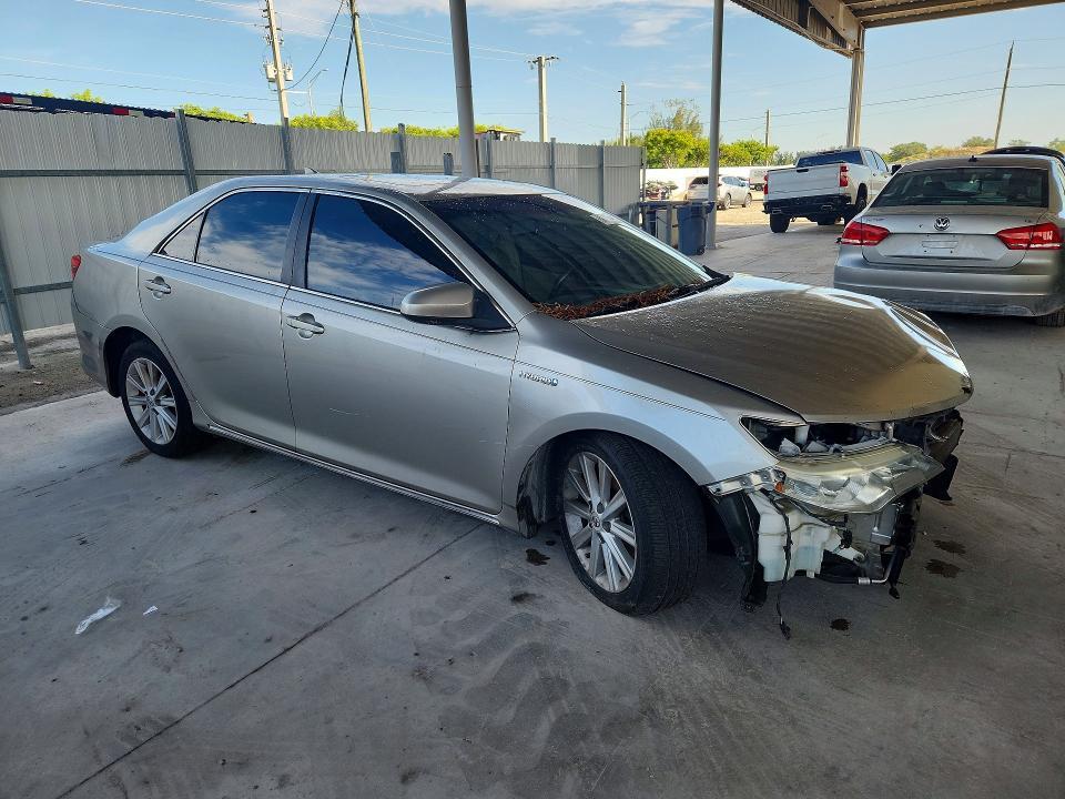 2013 TOYOTA CAMRY HYBRID XLE — Фото 4 из 12