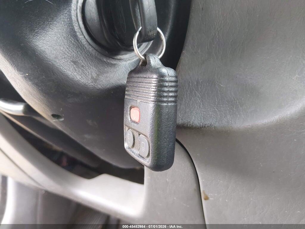 1FMCU031X2KC60821 2002 FORD ESCAPE photo no. 11