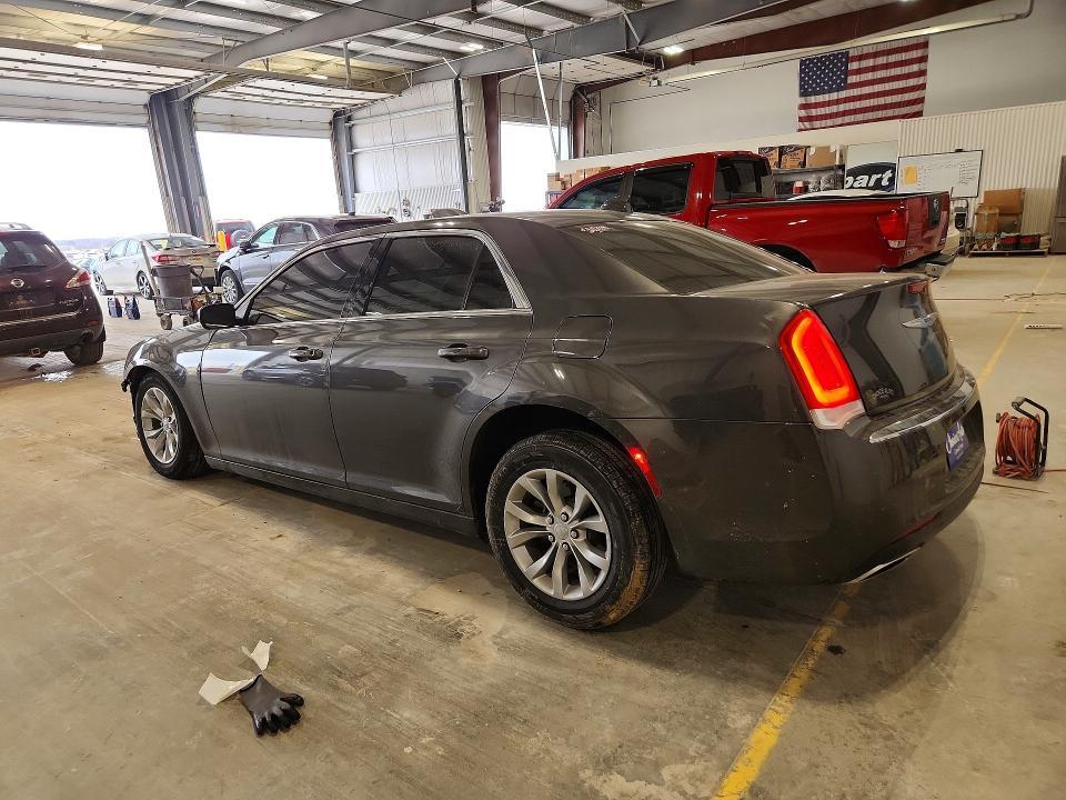 2019 CHRYSLER 300 TOURING — Фото 2 из 12