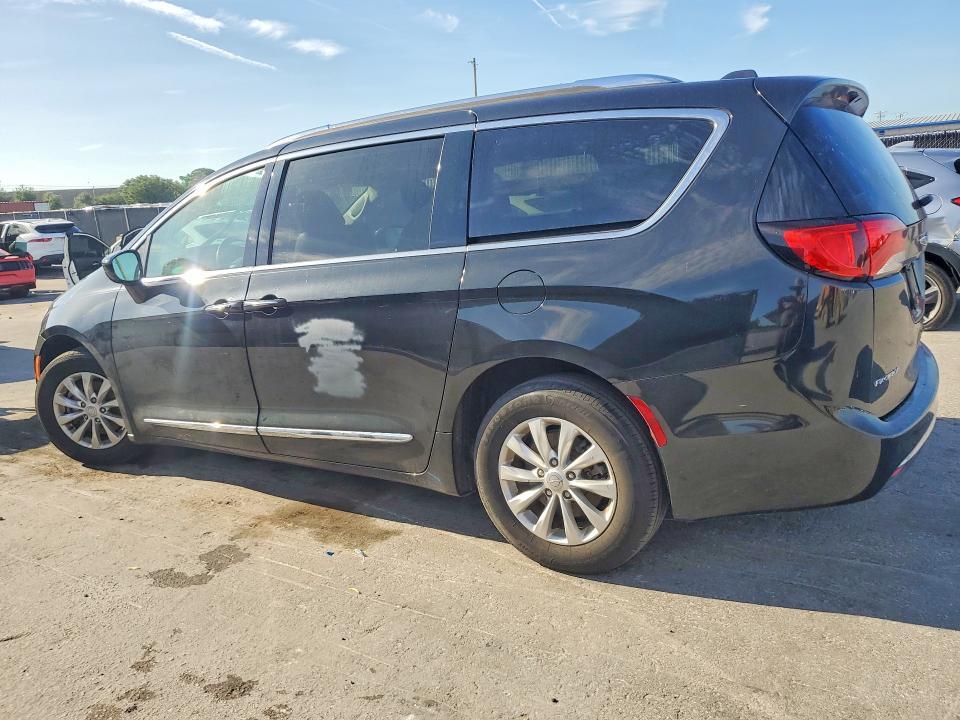 2019 CHRYSLER PACIFICA TOURING L — Фото 2 из 13