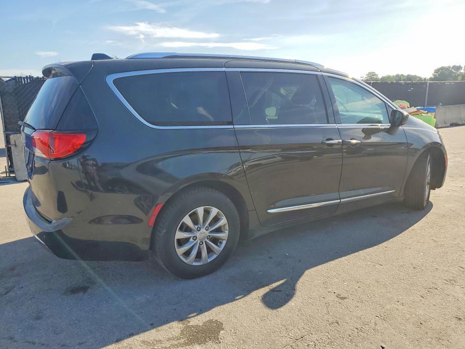 2019 CHRYSLER PACIFICA TOURING L — Фото 3 из 13