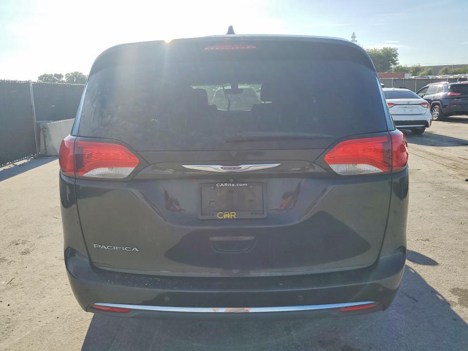 2019 CHRYSLER PACIFICA TOURING L — Фото 6 из 13
