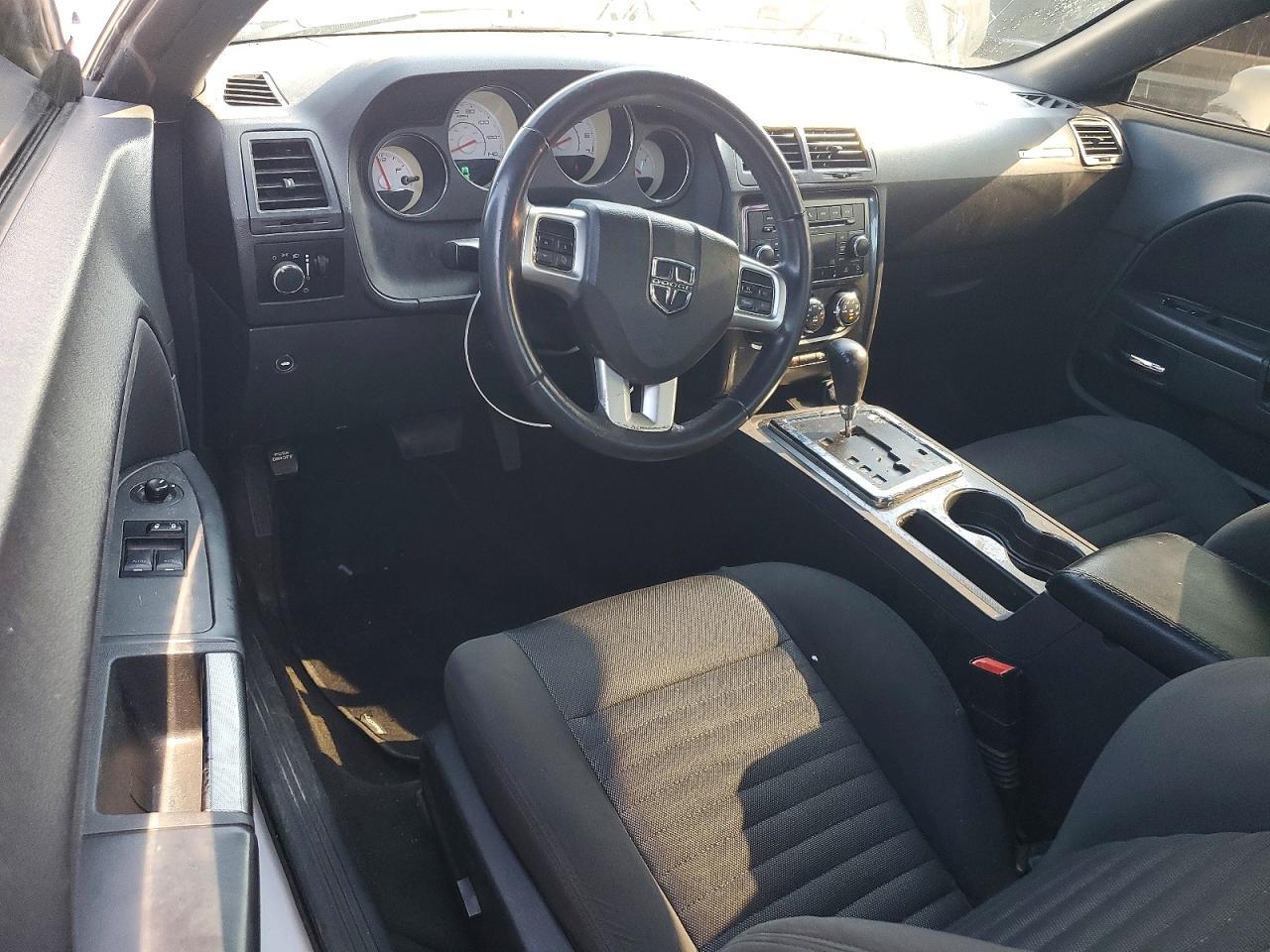 2014 DODGE CHALLENGER SXT — Фото 8 из 12