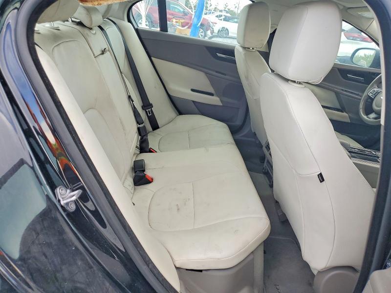 2018 JAGUAR XE PREMIUM — Фото 10 из 12