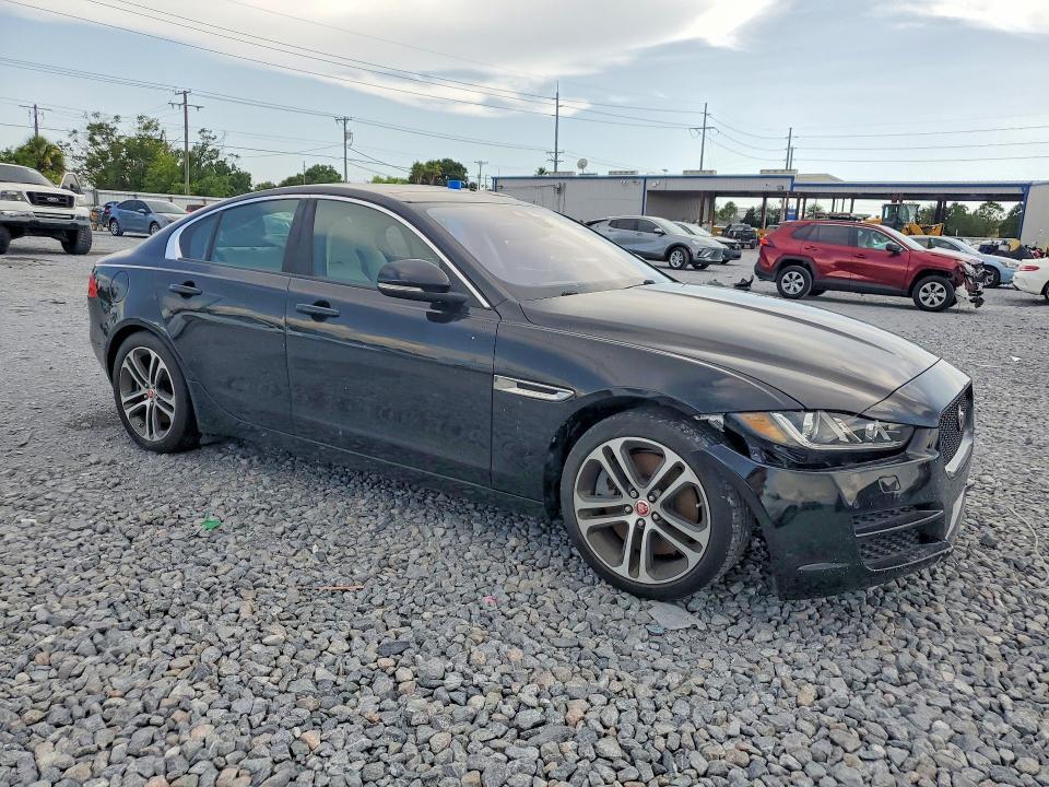 2018 JAGUAR XE PREMIUM — Фото 4 из 12