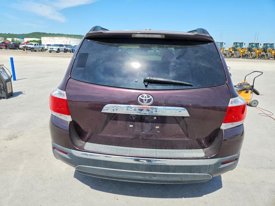 2011 TOYOTA HIGHLANDER SE — Фото 6 из 13