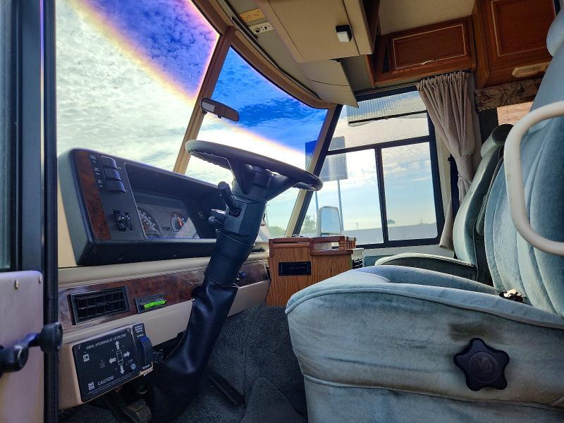 1997 WINNEBAGO ADVENTURE RV — Фото 5 из 10