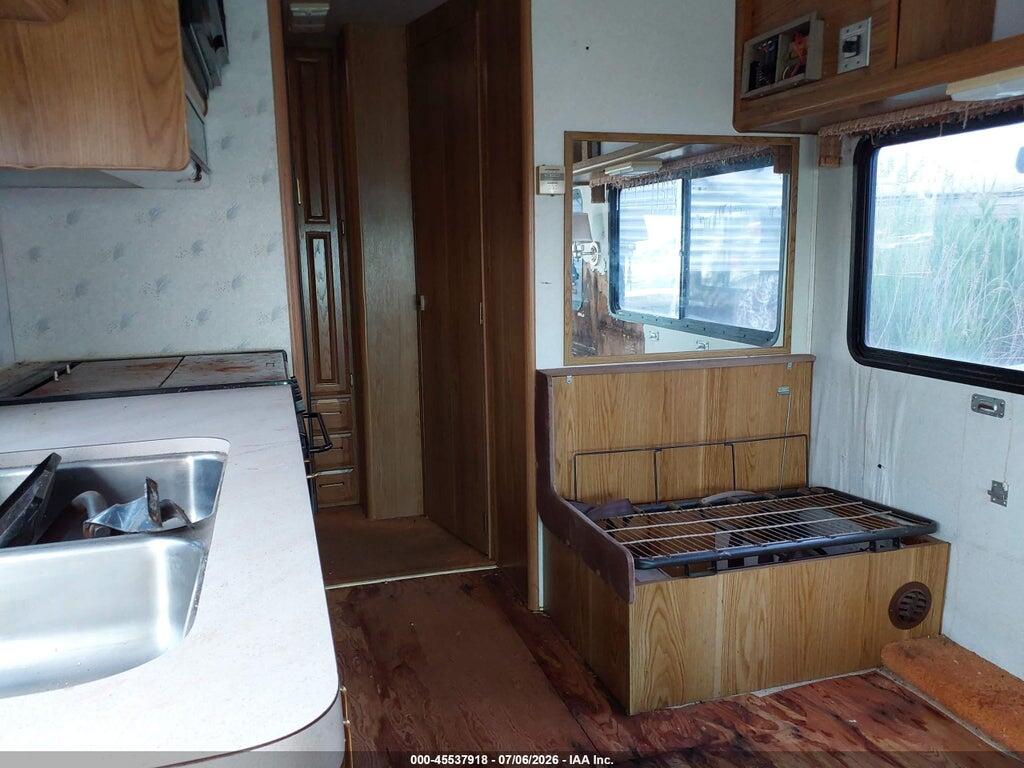 1GBKP37N4N3300741 1992 CHEVROLET P30 photo no. 6