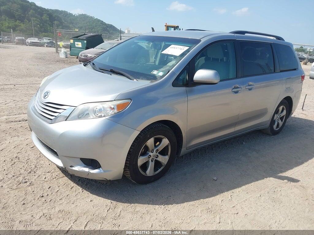 5TDKK3DC8FS682673 2015 TOYOTA SIENNA photo no. 2