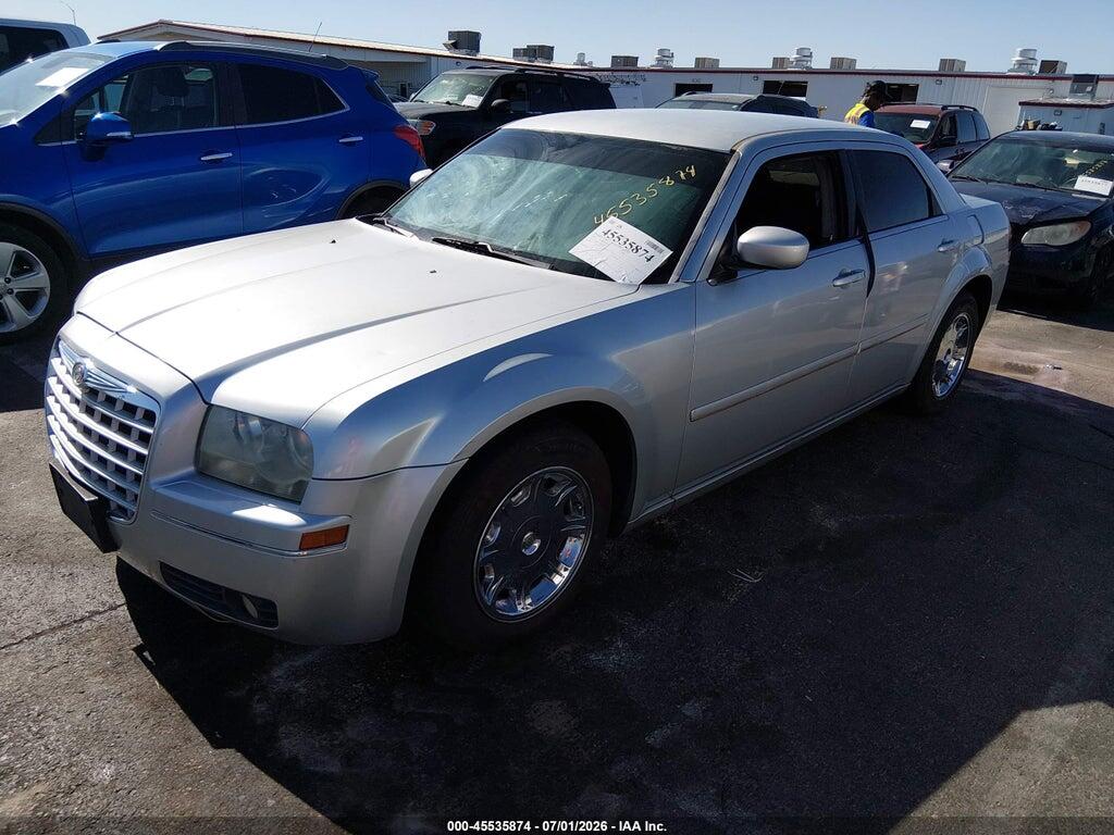 2C3JA53G25H138931 2005 CHRYSLER 300 photo no. 2