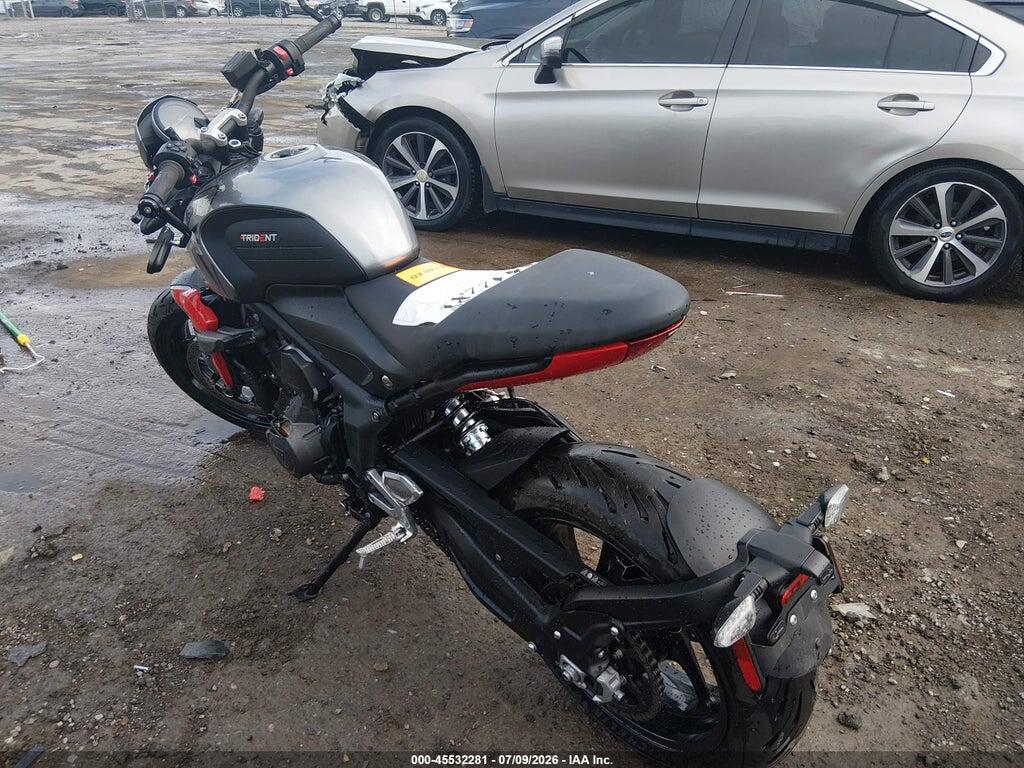 SMTL10UL7PTBL4077 2023 TRIUMPH MOTORCYCLE TRIDENT 660 photo no. 3