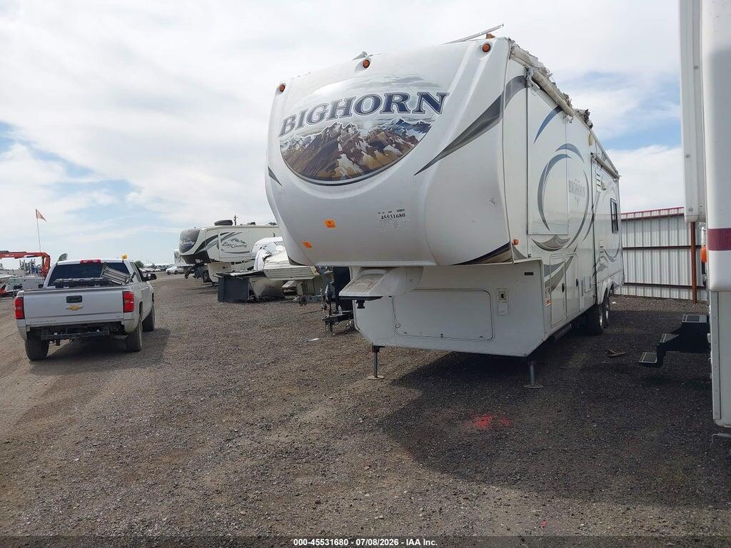 5SFBG3428DE252232 2013 HEARTLAND BIGHORN 32 FT photo no. 2