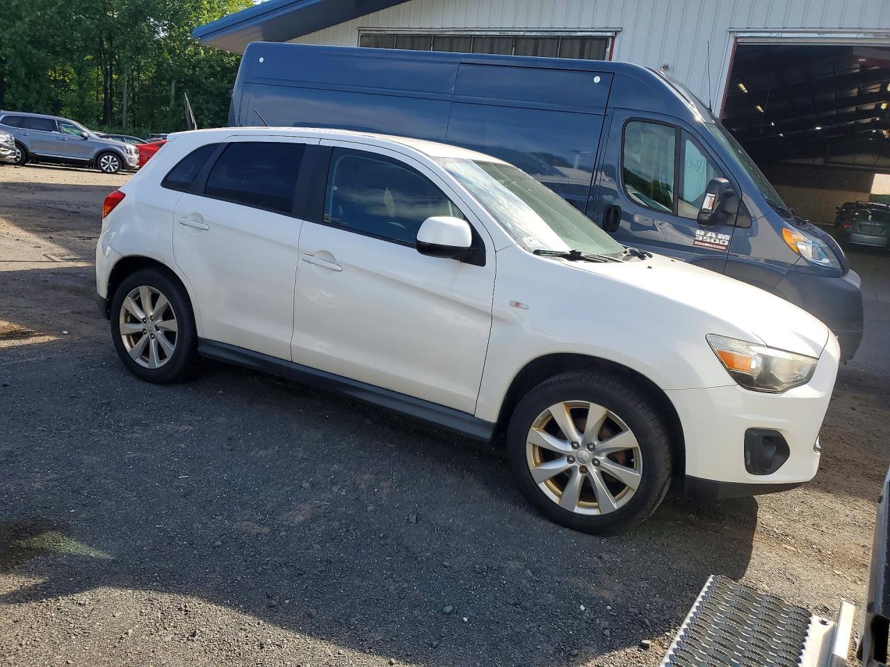 2014 MITSUBISHI OUTLANDER SPORT ES — Фото 4 из 13