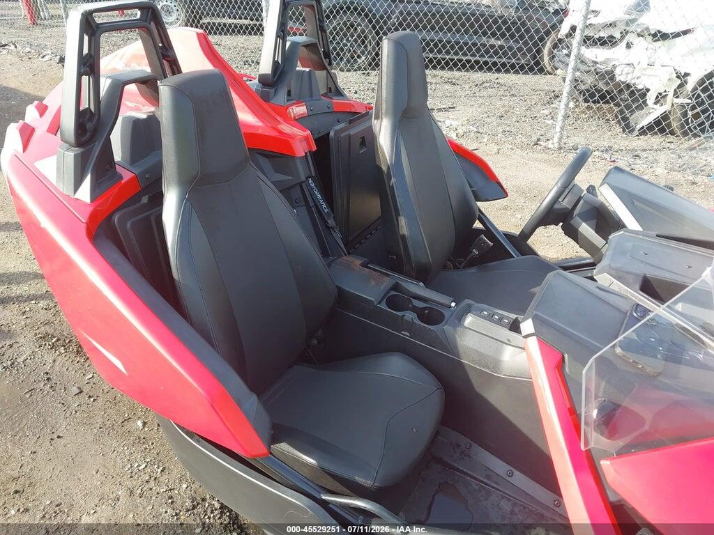 57XAAPHD5M8146054 2021 POLARIS SLINGSHOT photo no. 5